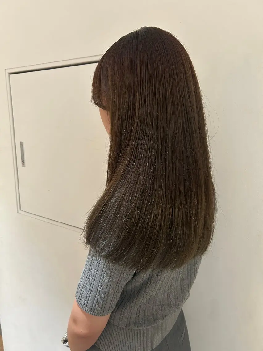 ロング カラー ベージュカラー オリーブベージュ カット ヘアカラー CLEO hair / shionのヘアスタイル