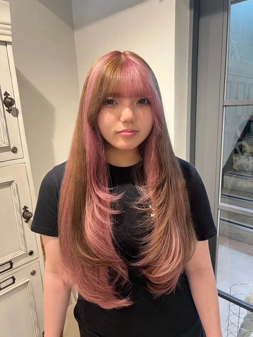 ロング カラー ブリーチ デザインカラー 塚本 希来のヘアスタイル