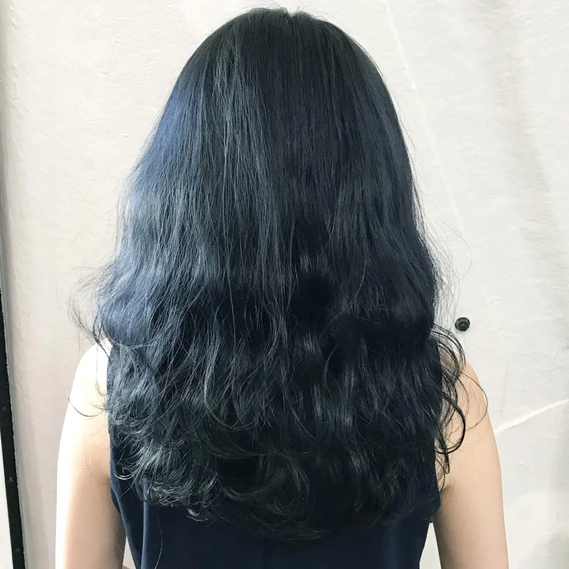 カラー ブリーチ ブルーカラー ネイビーカラー K-POP好き美容師 🇰🇷Kai.Yのヘアスタイル