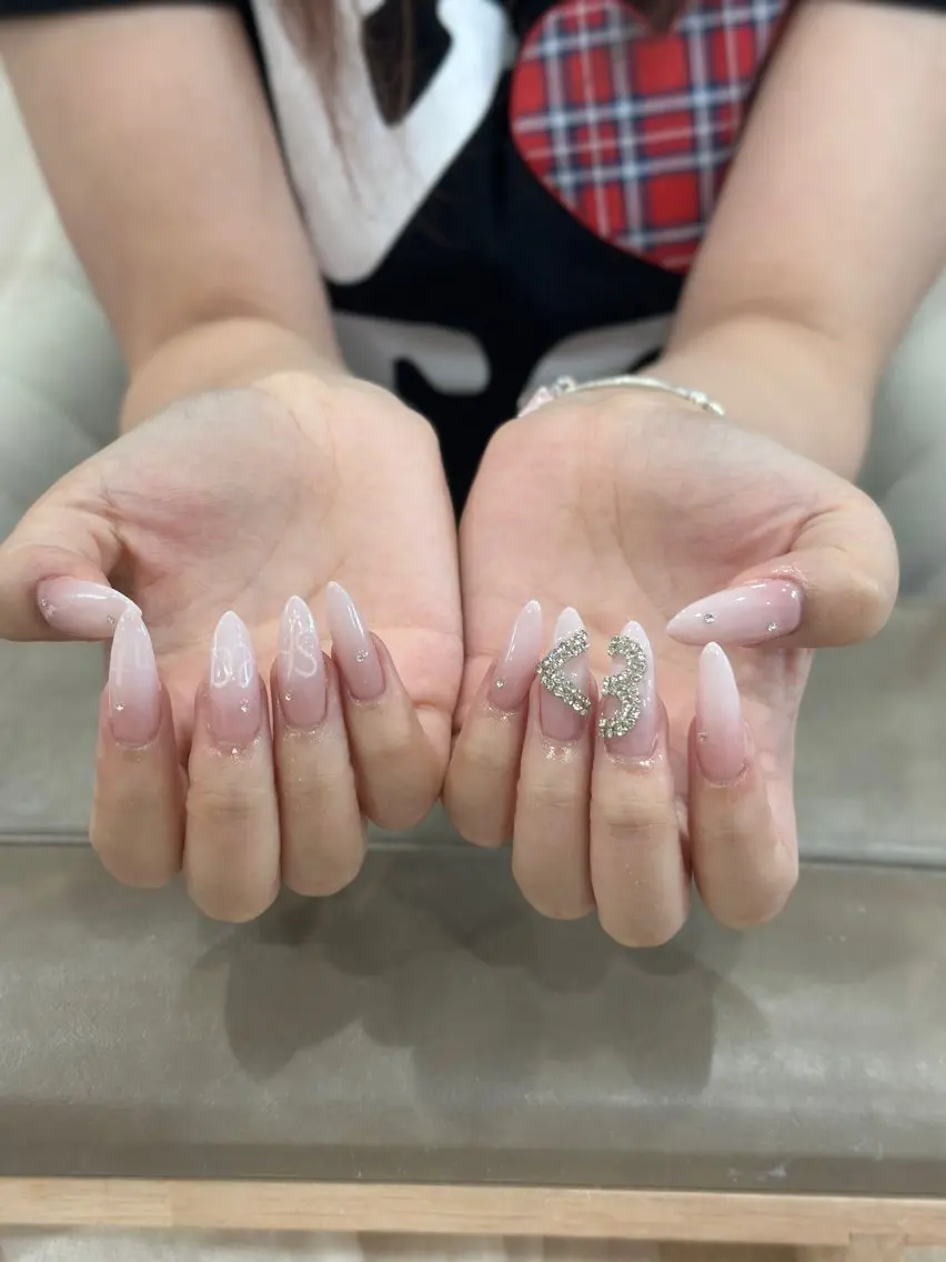 ネイル ジェルネイル 韓国ネイル 持ち込み シンプルネイル ワンホンネイル ハンドネイル 🎀Aura. Yurachanのネイルデザイン