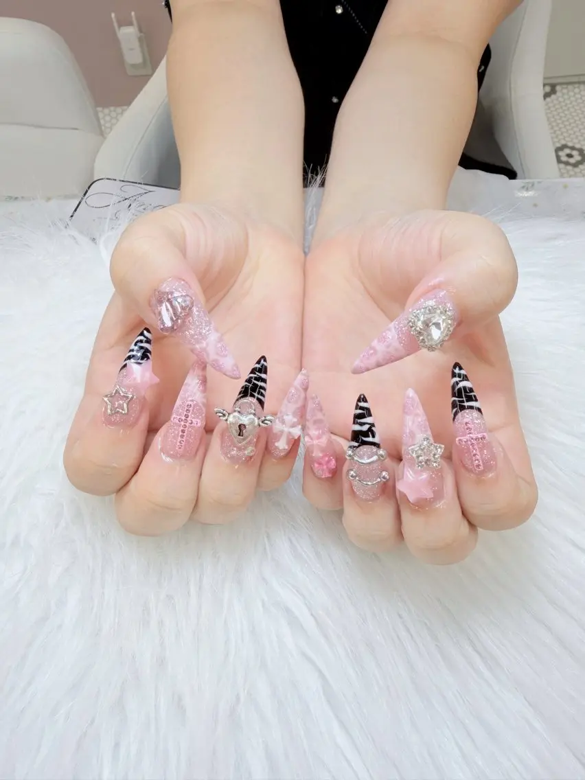 ネイル Anh ゴテゴテネイルのネイルデザイン