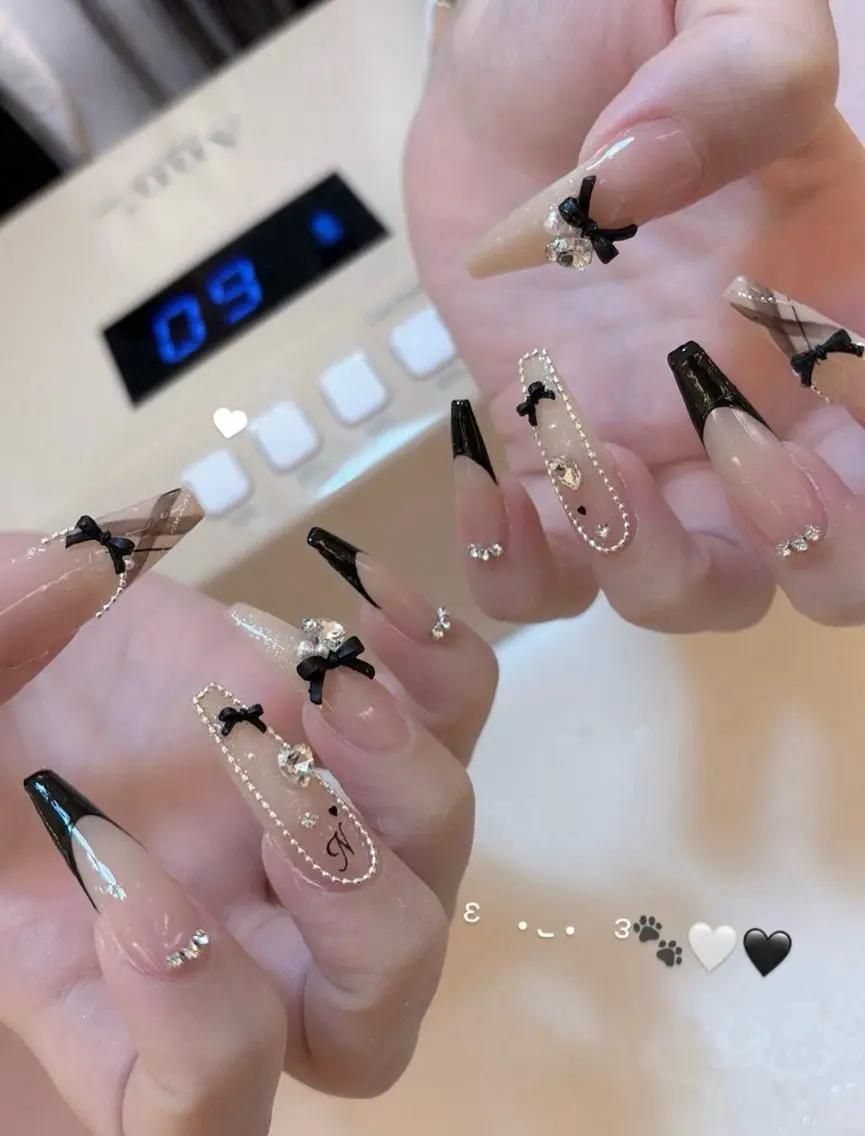 ネイル フレンチネイル ガーリー キラキラネイル 韓国ネイル ピンク ハンドネイル Salon Mori🌸のネイルデザイン