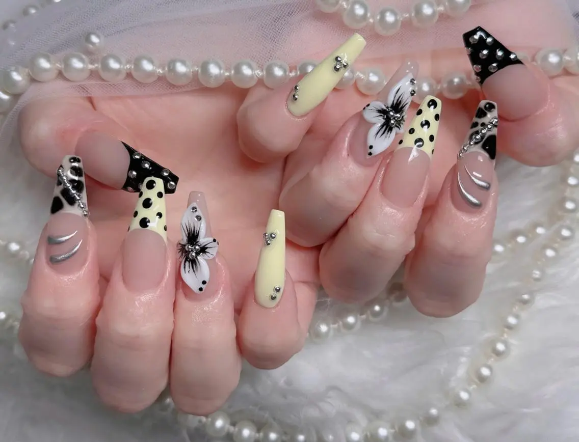 ネイル フレンチネイル ジェルネイル ハロウィン 韓国ネイル マグネットネイル ハンドネイル H.baby Nail Salonのネイルデザイン