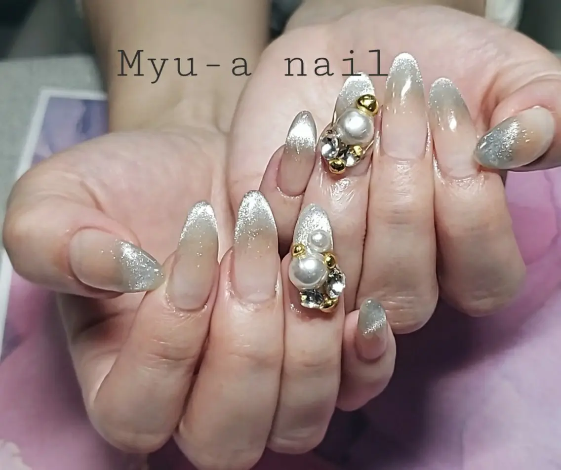 ネイル チークネイル グラデーション マグネットネイル シルバー Myu-a  　nailのネイルデザイン