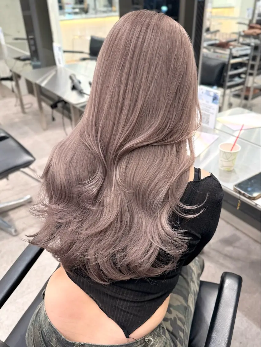 ロング カラー グレージュ ラベンダーカラー ラベンダーグレージュ ラベンダーグレー カット ヘアカラー 原宿ブリーチカラー /三村克彦のヘアスタイル