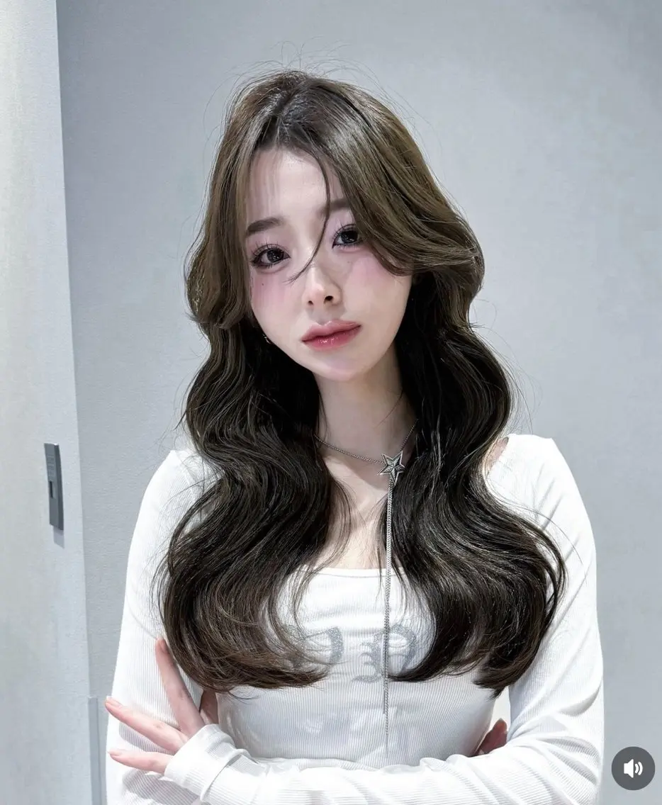 ロング カラー ヘアアレンジ ベージュカラー オリーブベージュ 韓国風ヘア レイヤーカット 韓国ヘア🩶리나🤍 りぴのヘアスタイル