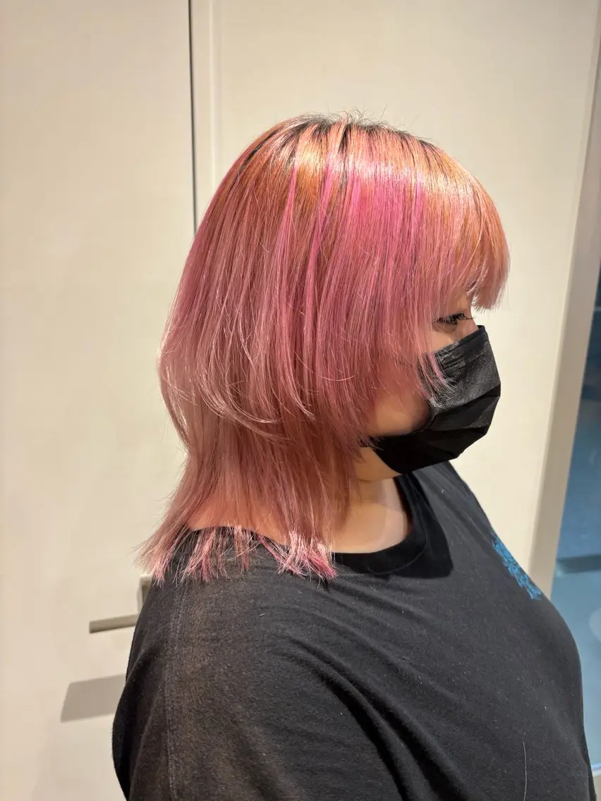 ミディアム ウルフカット 青木 咲歩のヘアスタイル