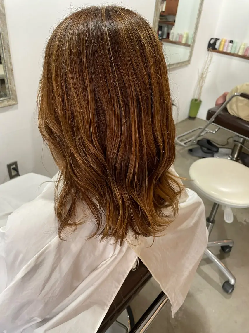 ミディアム カラー 日高 香織のヘアスタイル