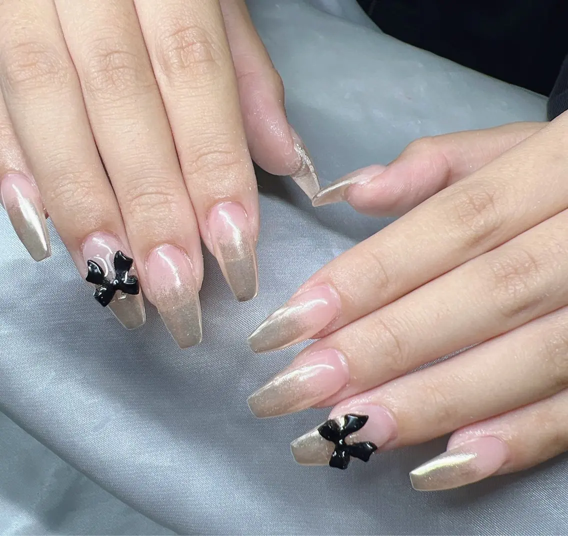 ネイル 長さ出し グラデーション 卒業式 キラキラネイル マグネットネイル ハンドネイル Lee Nailsのネイルデザイン