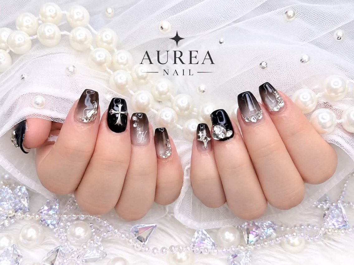 ネイル アートネイル ボルドー 長さ出し ハロウィン キラキラネイル ハンドネイル ハンドケア Mina Aurea Nailのネイルデザイン