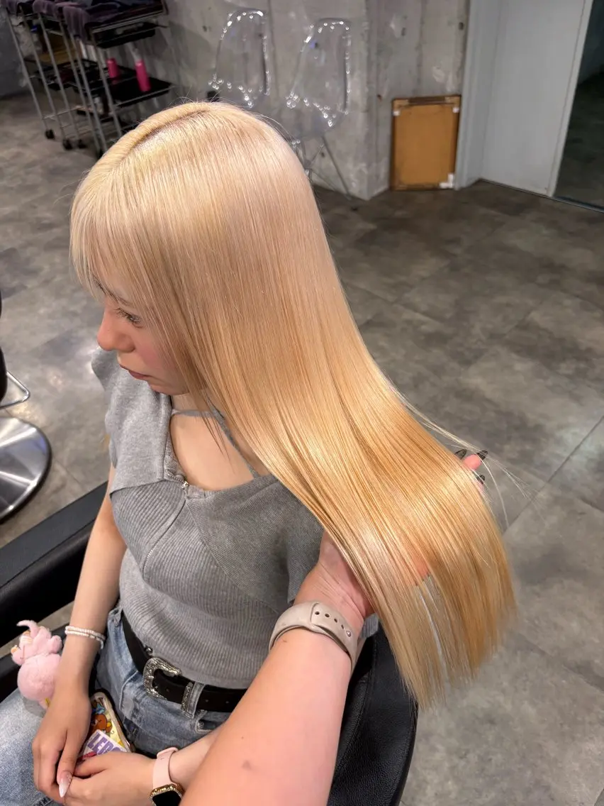 ロング カラー ヘアカラー ハイトーン 横浜💞ミオのヘアスタイル