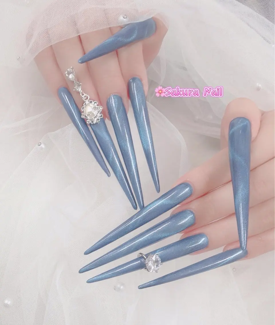 ネイル アートネイル オーロラネイル ボルドー チークネイル フレンチネイル ハンドネイル Sakura Nail Salonのネイルデザイン
