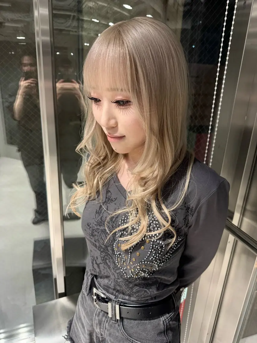 ロング カラー バレイヤージュ ミストバング ベージュカラー ブリーチ 抜きっぱなしブロンド 札幌美容師/ブリーチ /ハイトーン/Doiのヘアスタイル