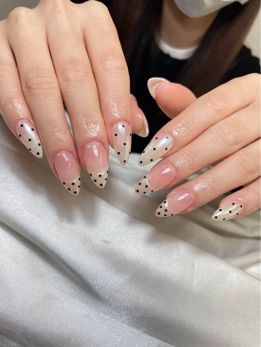 ネイル チークネイル 長さ出し フットネイル ジェルネイル 卒業式 𝓐𝓷𝓻𝓲 XiinhNailのネイルデザイン