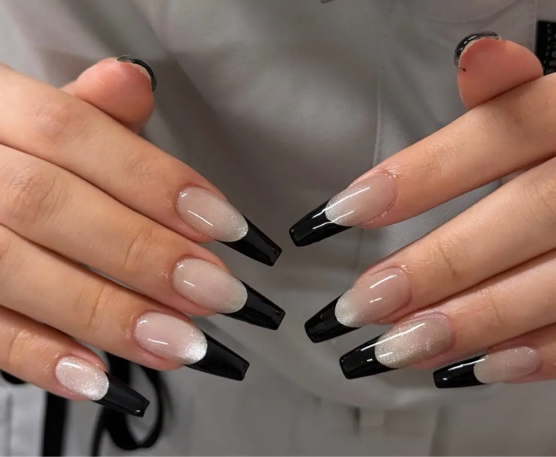 【カラーベース】フレンチ🖤（オフあり）の写真