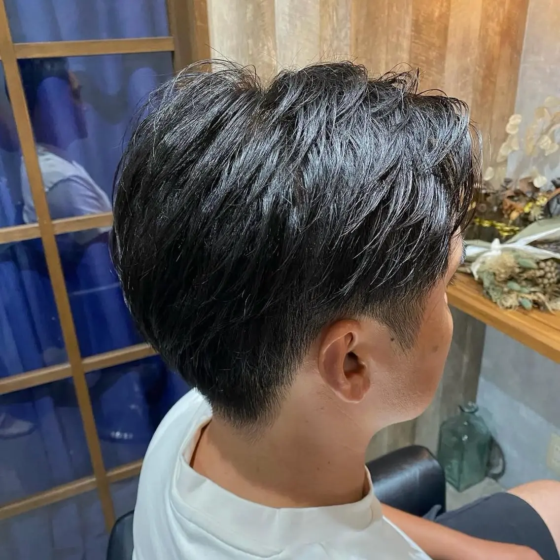 メンズ アップバング カット 今枝莉菜 上品なツヤカラーのヘアスタイル