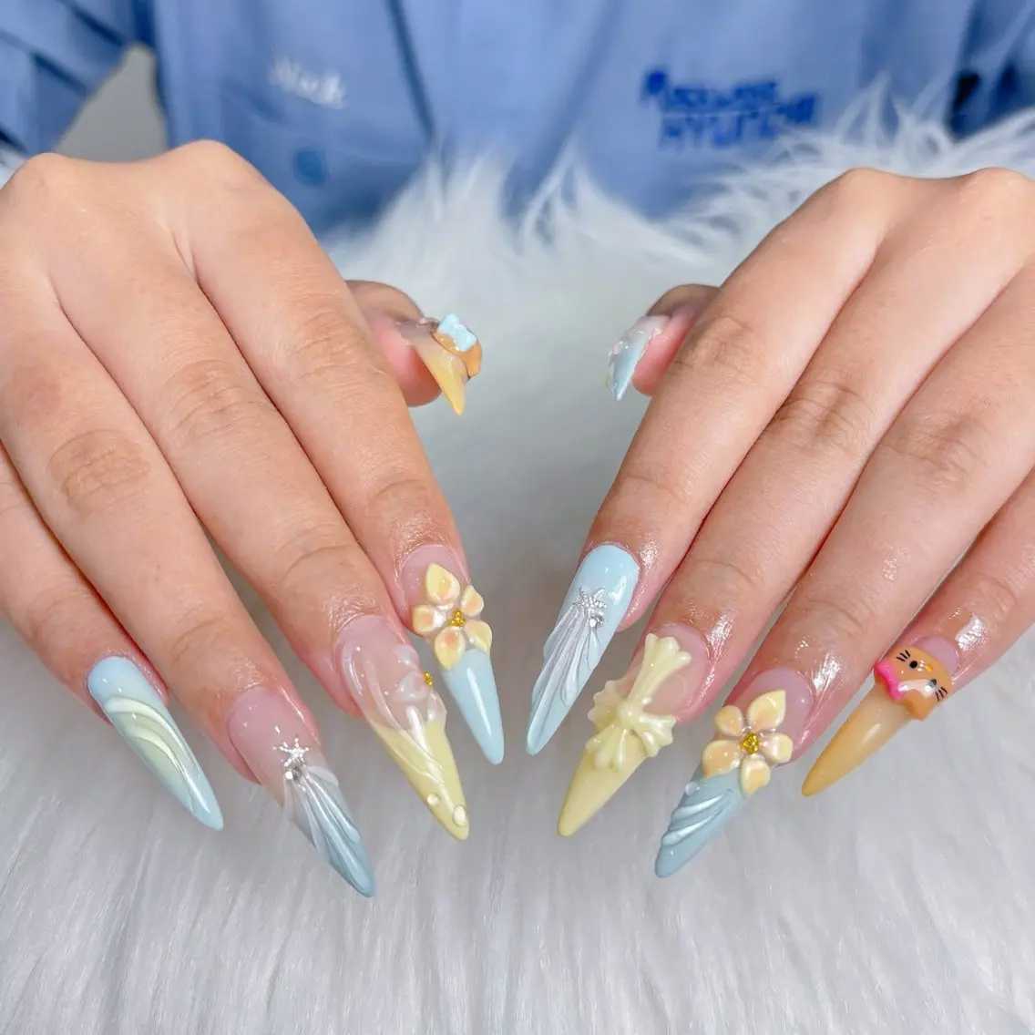 ネイル 韓国ネイル マグネットネイル 持ち込み ハンドネイル Anna Nail - ROYALのネイルデザイン