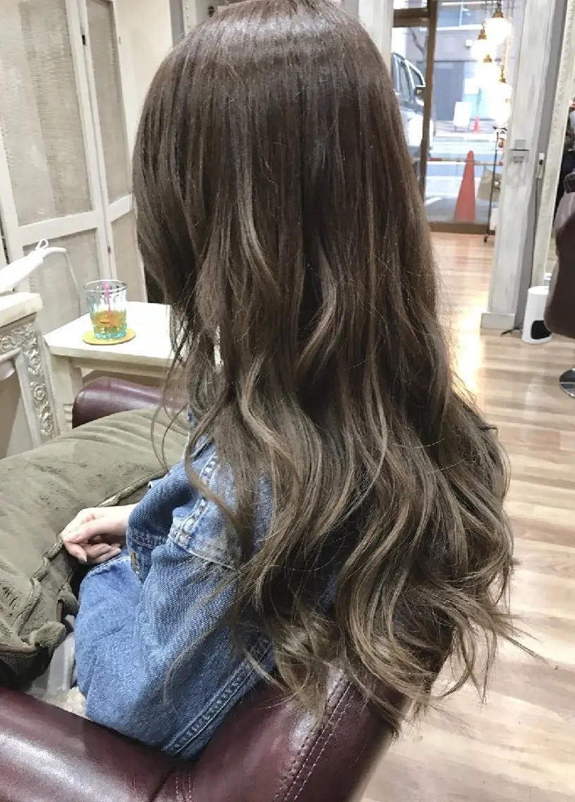 ロング パーマ 柴田 冬羽のヘアスタイル