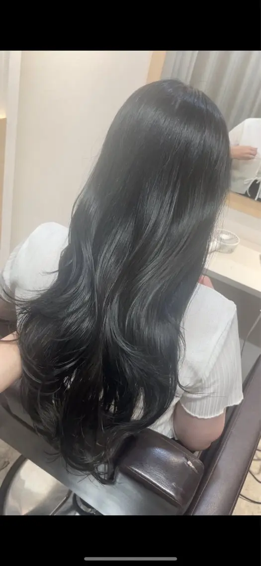 ロング カラー 黒髪 ブルーカラー ブルーブラック ブルージュ グレージュ カット ヘアカラー トリートメント ご新規様限定 透明感カラーKANAのヘアスタイル