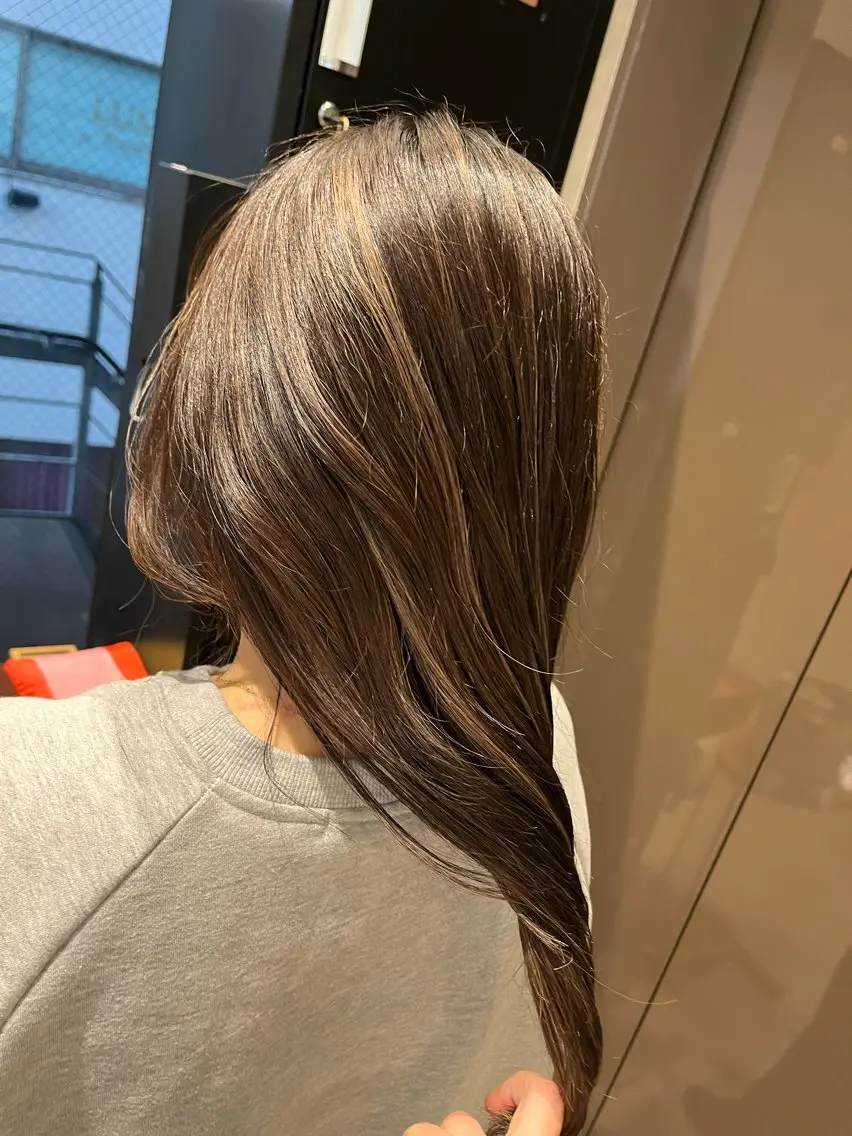 セミロング カラー ヘアカラー QUEなつみ 🕊🫧のヘアスタイル