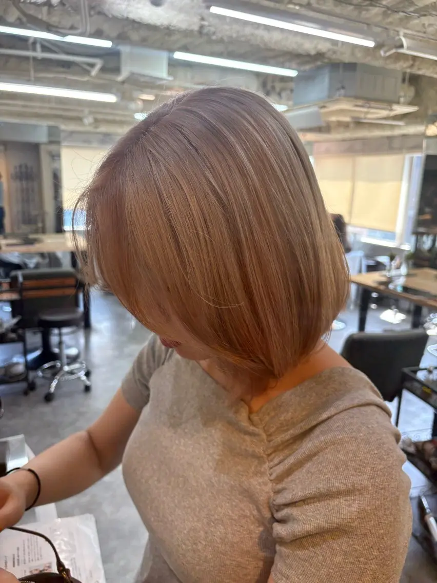 ミディアム カット ヘアカラー シモイケ ルアのヘアスタイル