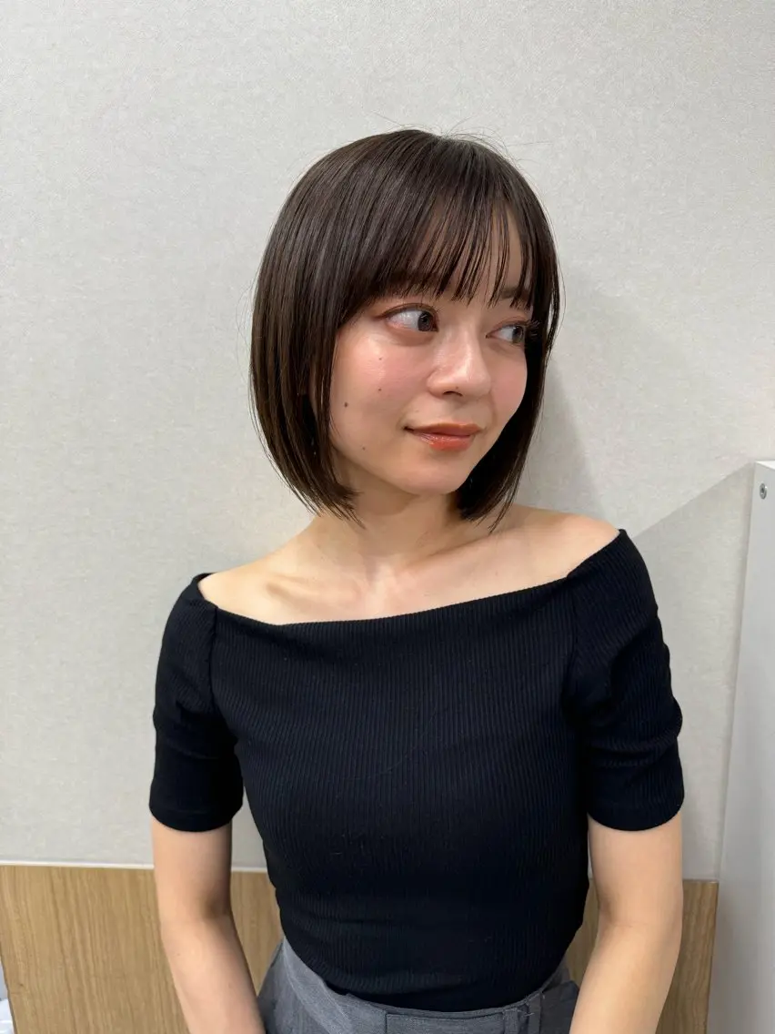 ミディアム 縮毛矯正 レイヤー・カット モデル・透明感カラーのヘアスタイル