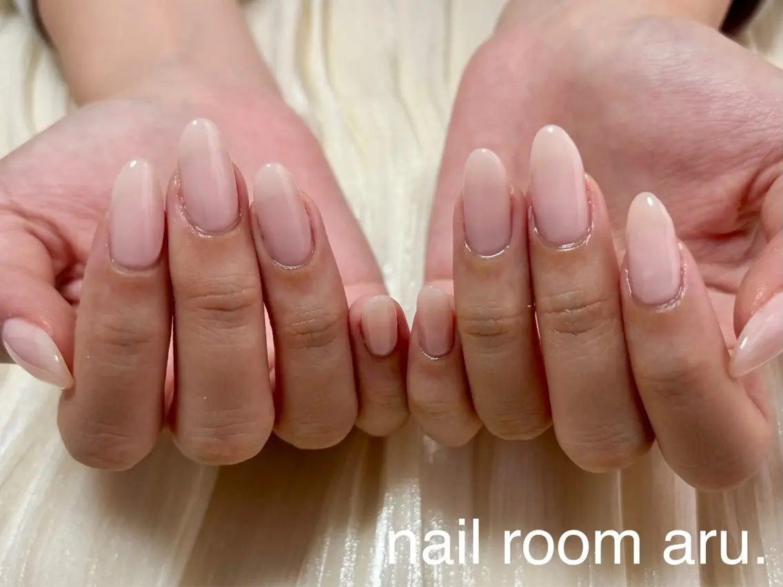 ネイル ワンカラーネイル ピンク ピンクベージュ ハンドネイル nail room aru.のネイルデザイン