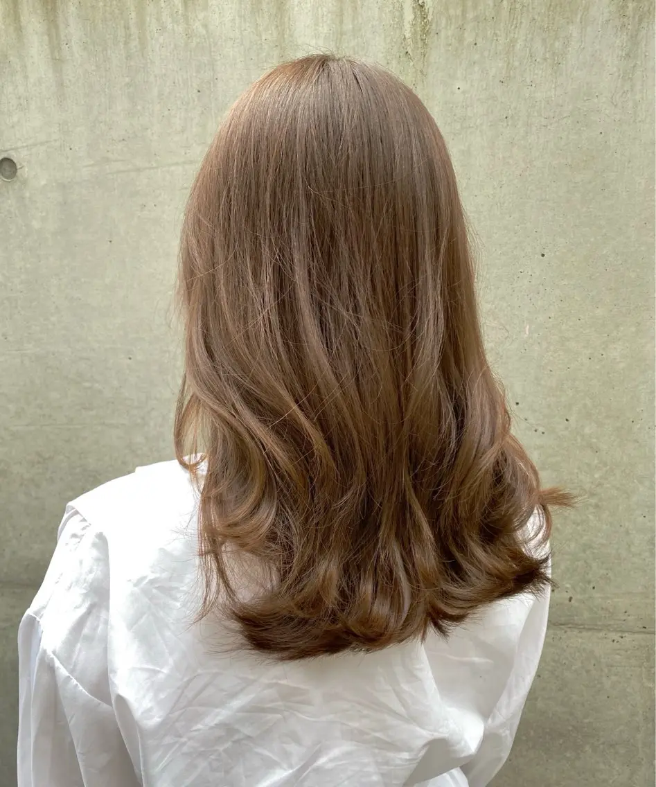 ミディアム カラー レイヤーカット /透明感カラー西田のヘアスタイル