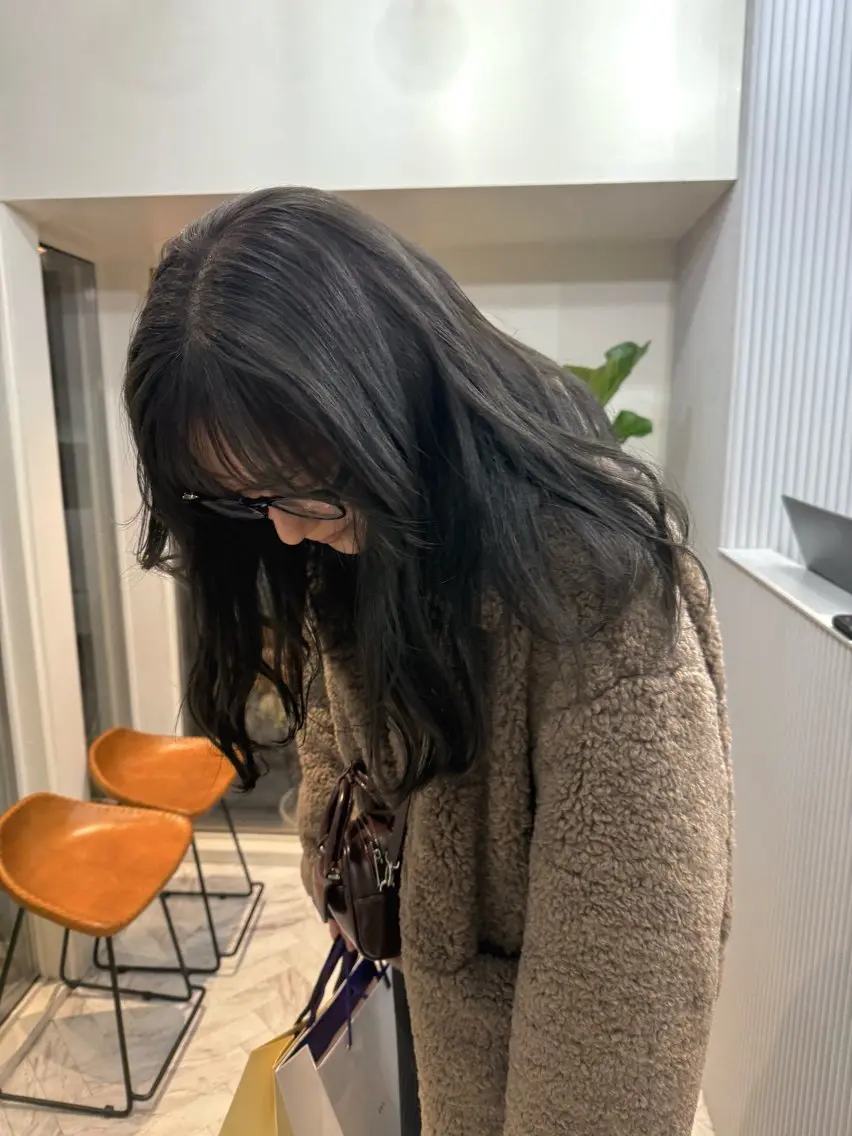 ロング カラー ミルクティー× グレージュMOMOのヘアスタイル