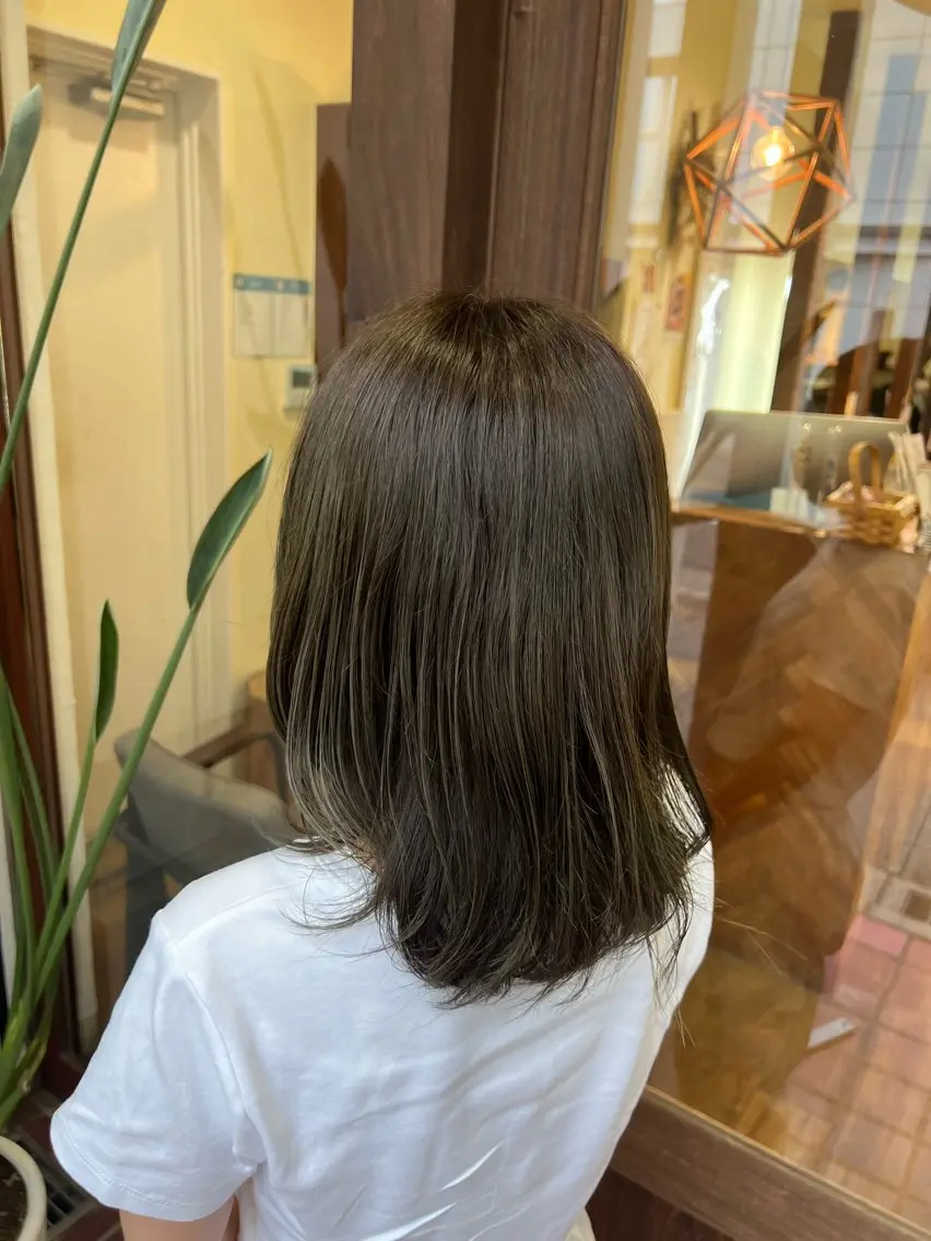 セミロング カラー トリートメント ヘアカラー トリートメント ヘッドスパ ブリーチカラー🦖 岡部木乃夏のヘアスタイル