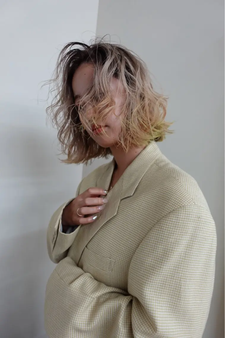 ミディアム カラー ブリーチ ブロンド ケアブリーチ 透明感カラー ダブルカラー ヘアカラー トリートメント ヘアセット レイヤー専門家 ダブルカラー修のヘアスタイル