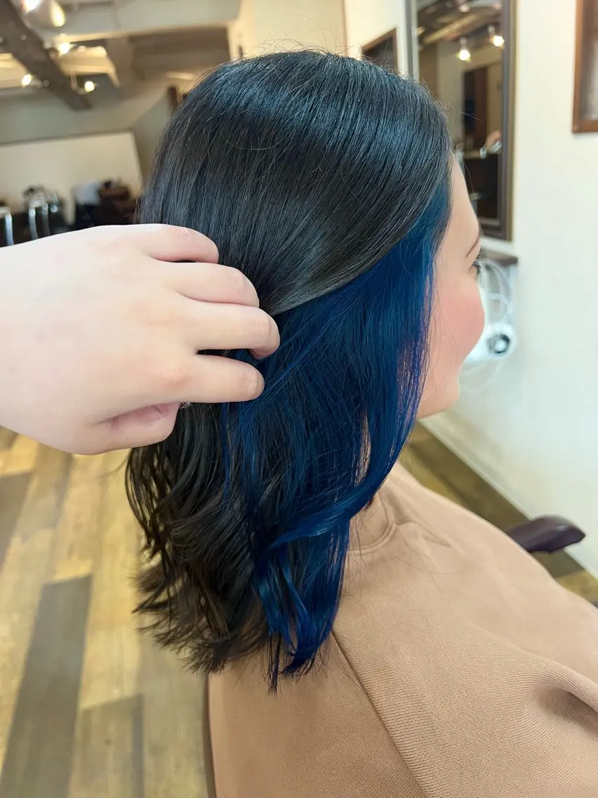 ミディアム カラー ブルーカラー 大西 碧海のヘアスタイル