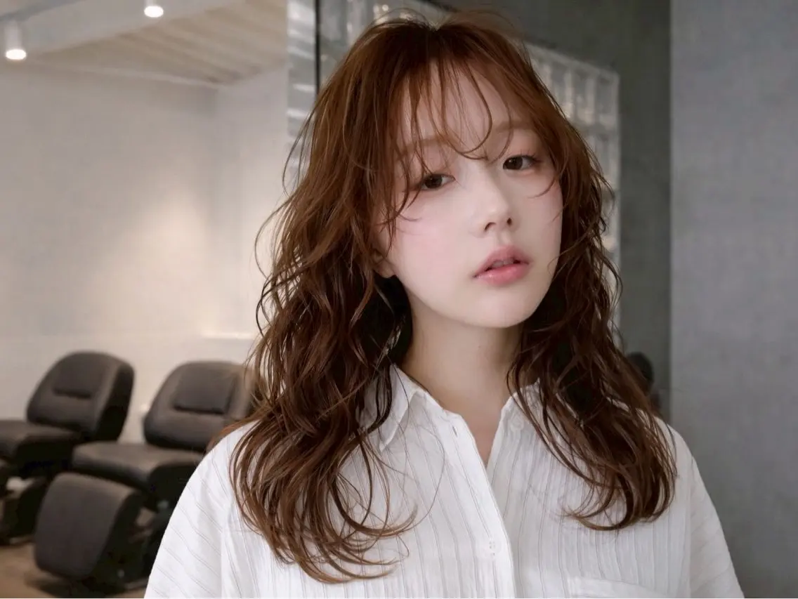 セミロング 宮田 眞咲のヘアスタイル