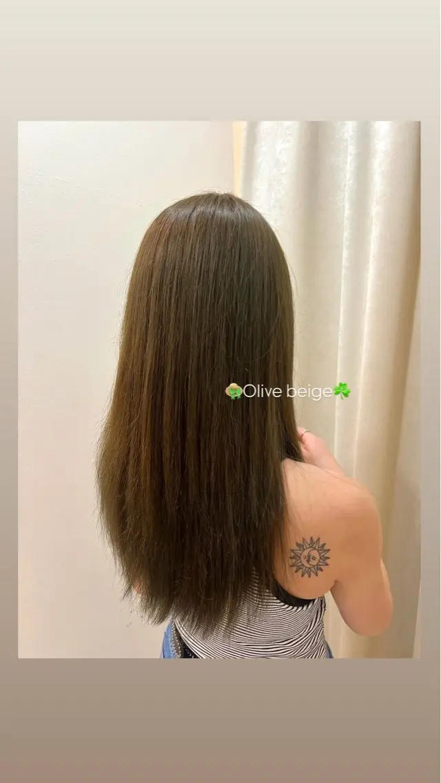 セミロング カラー ベージュカラー ブリーチ ブリーチなしカラー オリーブベージュ ヘアカラー トリートメント LiTA 友田未来のヘアスタイル