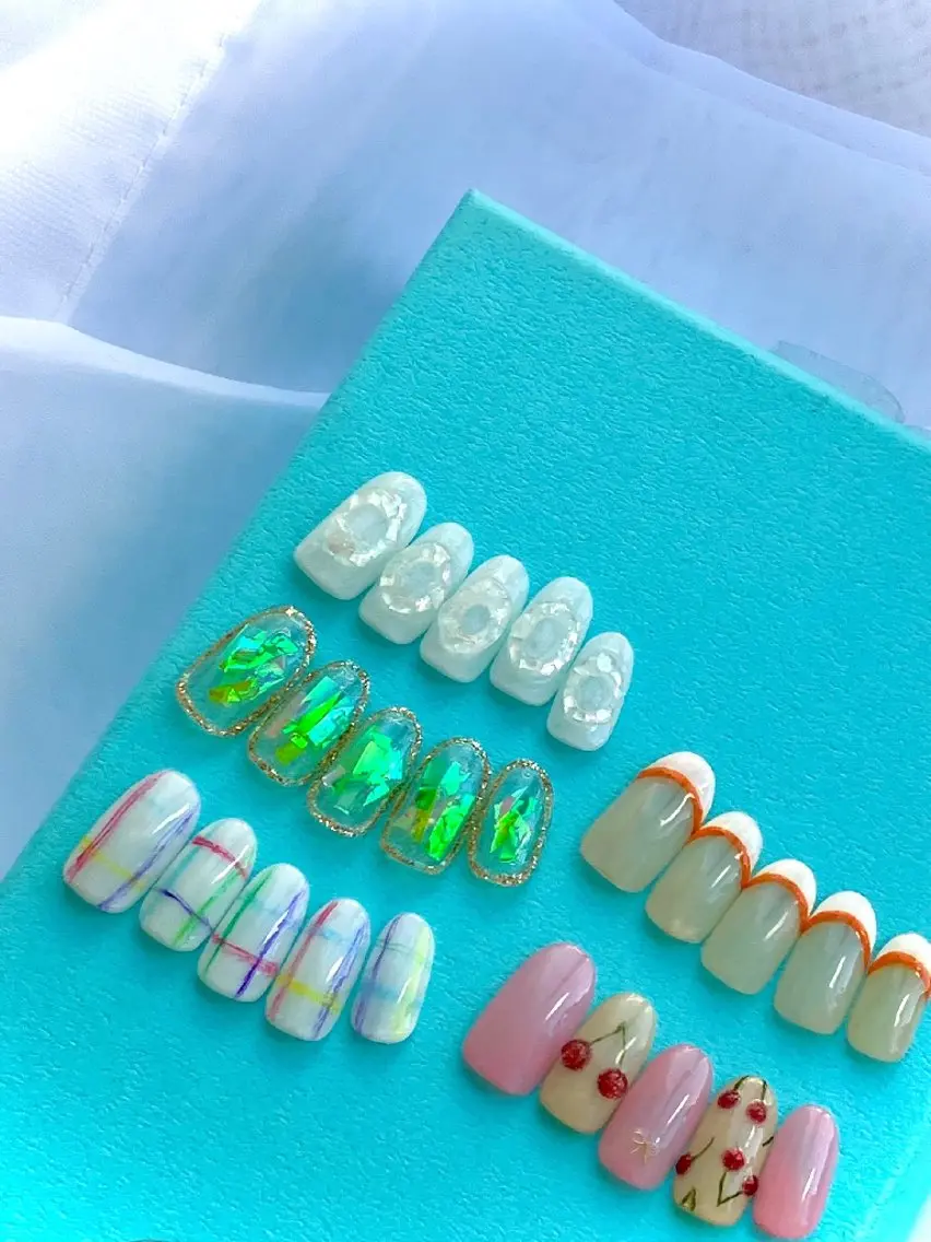 ネイル オーロラネイル フレンチネイル ワンカラーネイル ぷっくりネイル 春ネイル ハンドネイル felicita fumi🩷のネイルデザイン