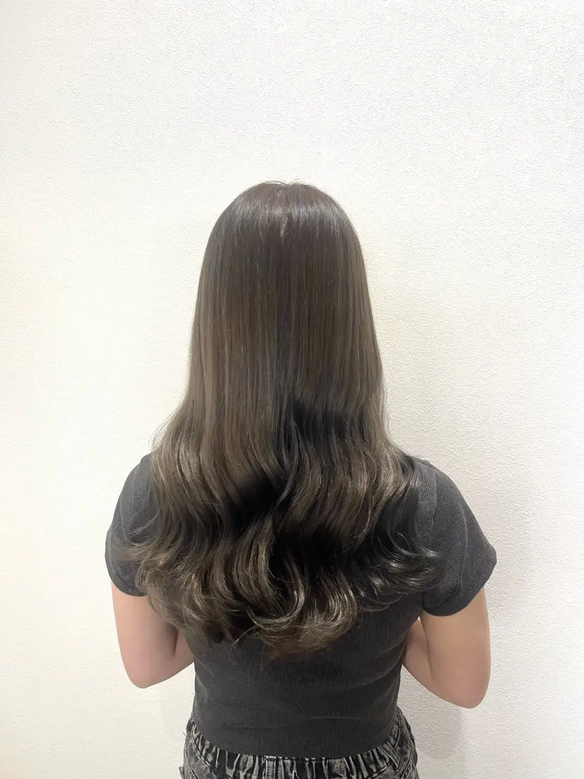 ロング カラー 透明感Color🩶 髪質改善 ユウナ🦋のヘアスタイル