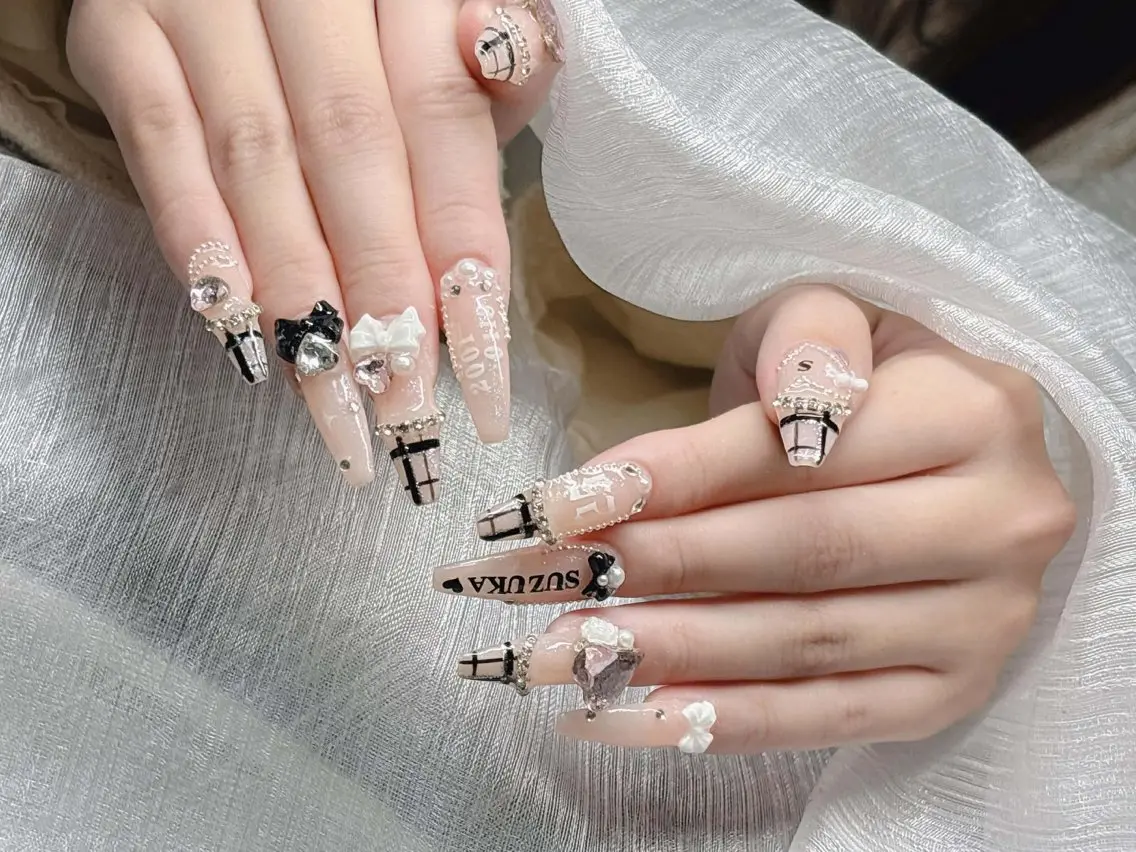 ネイル 長さ出し グラデーション 卒業式 キラキラネイル マグネットネイル ハンドネイル Lee Nailsのネイルデザイン