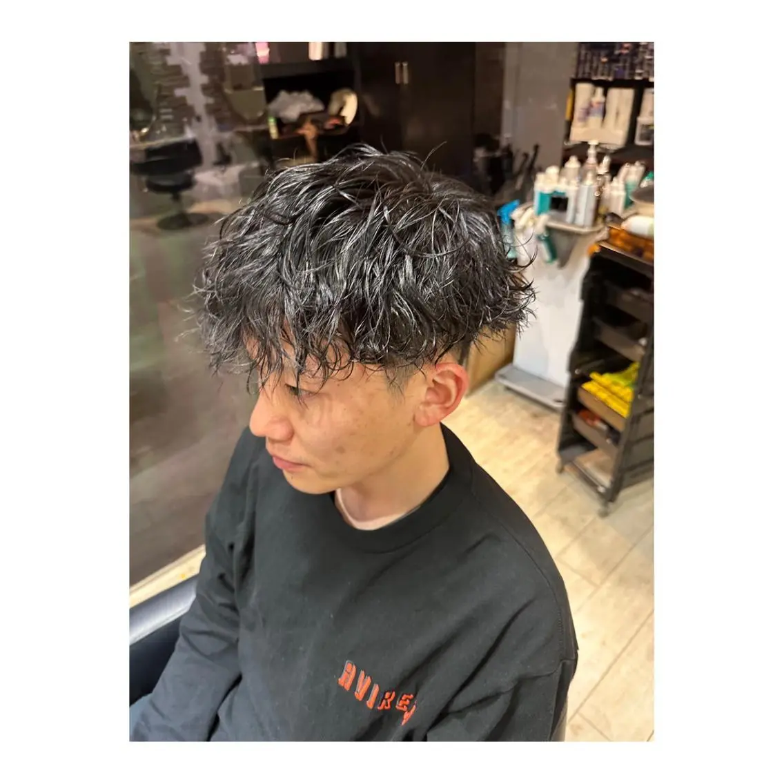 パーマ メンズ 切りっぱなしボブ メンズバレイヤージュ メンズブリーチ メンズハイライト メンズハイトーン カット パーマ トリートメント メンズパーマ 次元のヘアスタイル