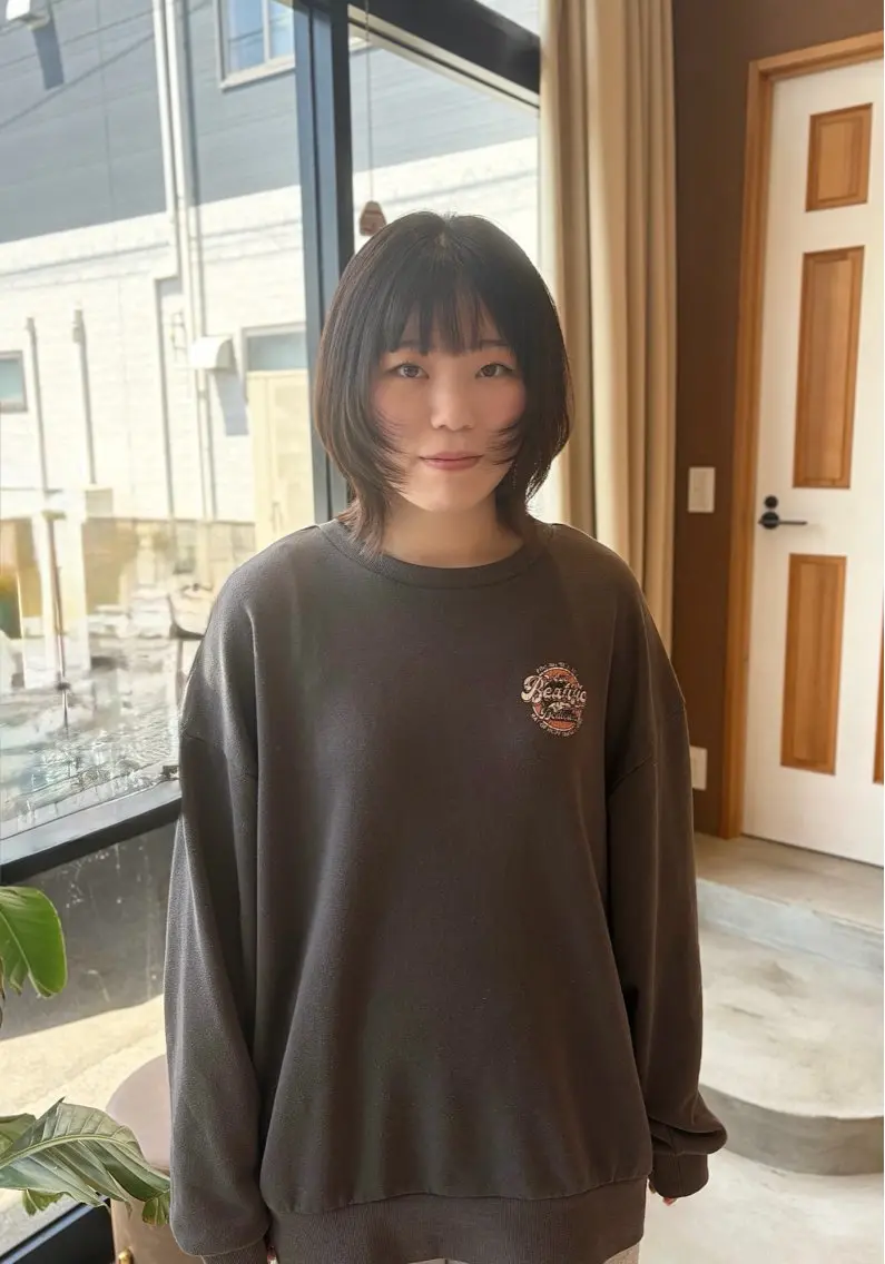 ミディアム 顔周りカット レイヤーカット ウルフカット カット ヘアカラー トリートメント 阿部野 明優梨のヘアスタイル