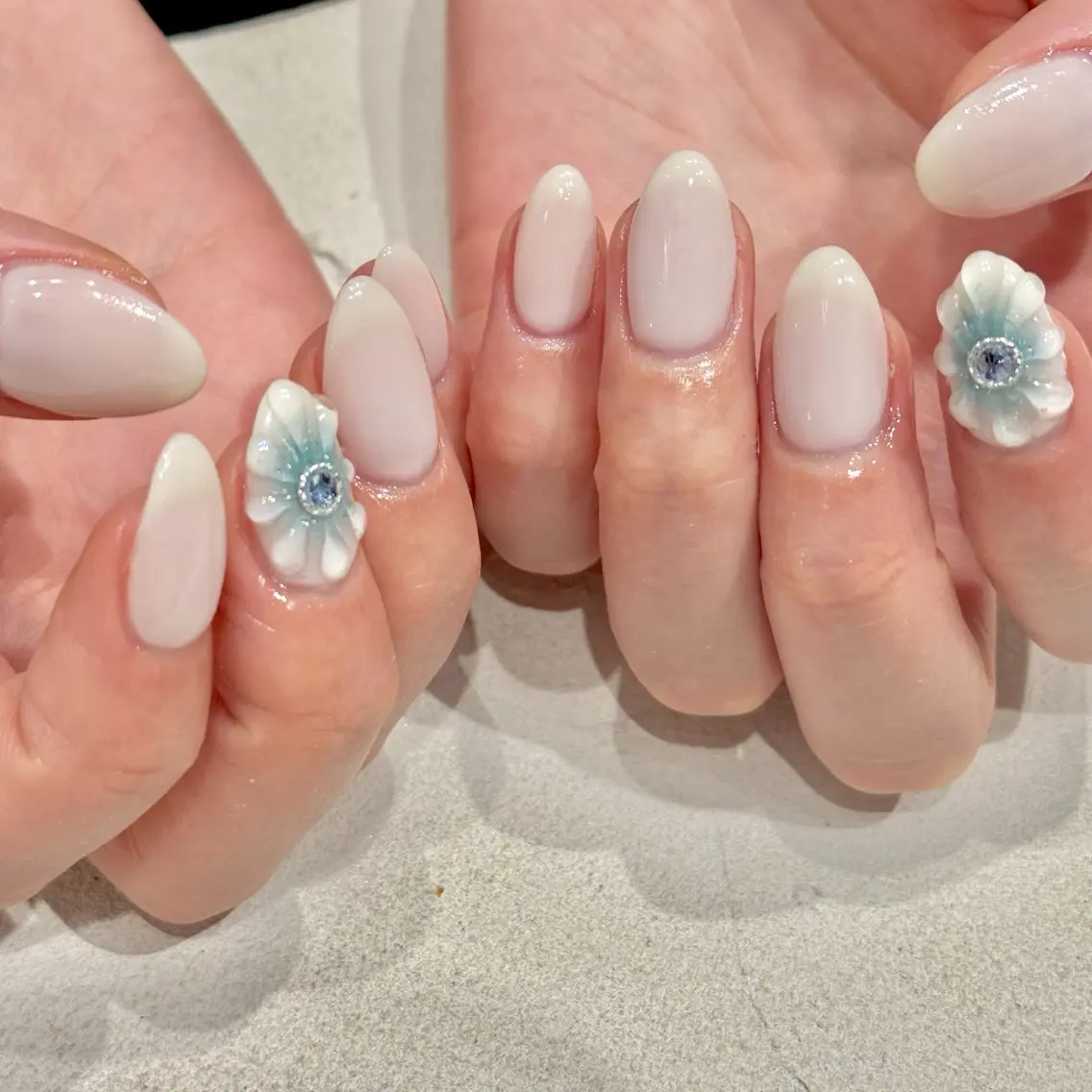 ネイル ドット ジェルネイル グラデーション キラキラネイル ワンカラーネイル ハンドネイル Bianca☆ AOIのネイルデザイン
