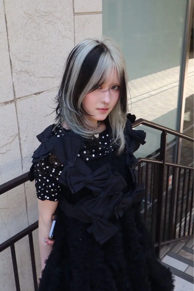 ミディアム カラー デザインカラー レイヤーカット カット ヘアカラー レイヤー/ブリーチ iwamiya岩見谷のヘアスタイル