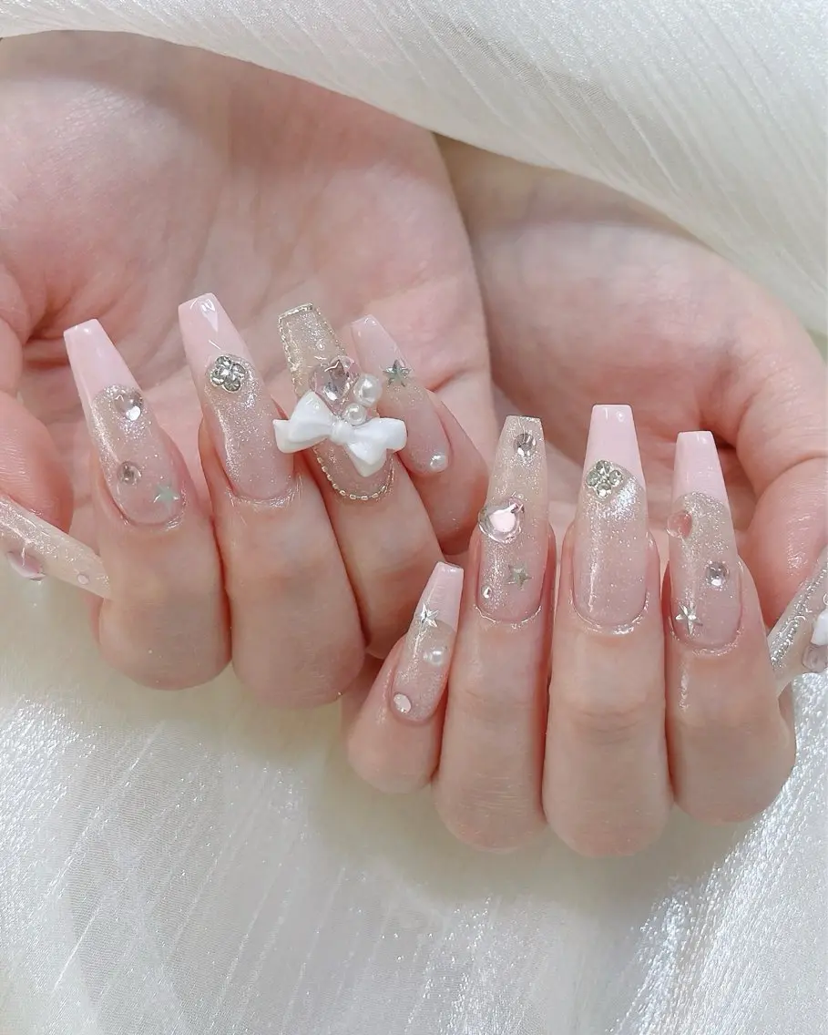 ネイル チークネイル ドット フレンチネイル ハート キラキラネイル ハンドネイル Speraネイル 大宮店🎀のネイルデザイン