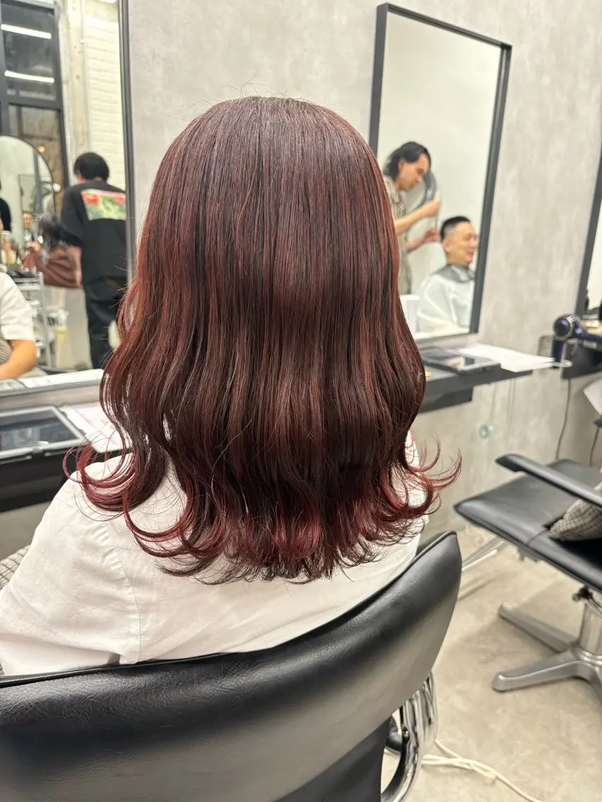 ロング カラー ブリーチ ブラウンカラー ブリーチなしカラー ピンクカラー ピンクブラウン カット ヘアカラー トリートメント 梅雨対策すぐ巻ける ☔️縮毛矯正勝倉　麗のヘアスタイル