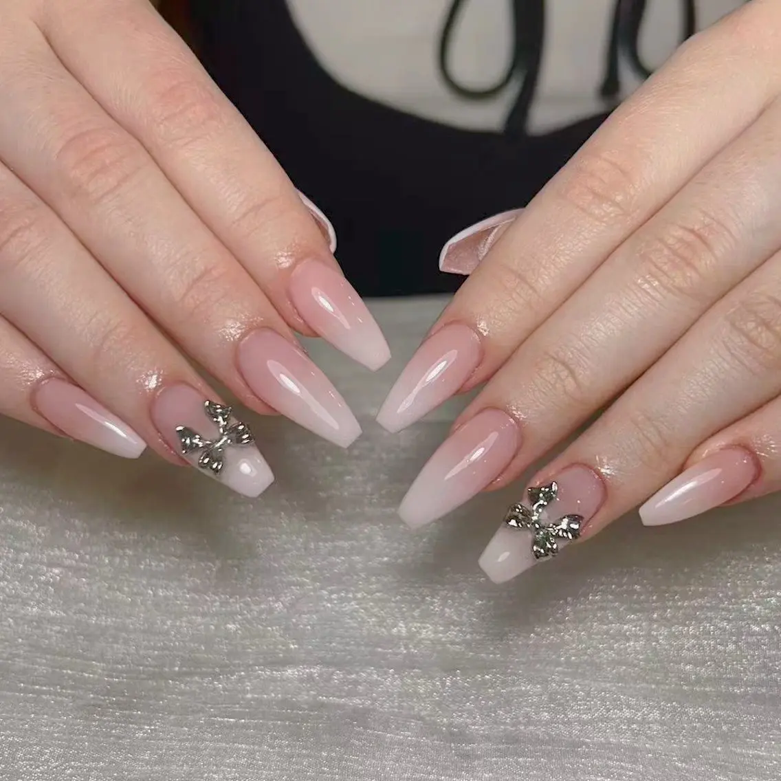 ネイル アートネイル オーロラネイル フラッシュネイル ガーリー キラキラネイル ハンドネイル Una NAILMANAMIのネイルデザイン