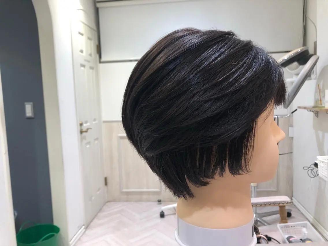 ショート カット ヘアカラー MYA 🤍kanaのヘアスタイル