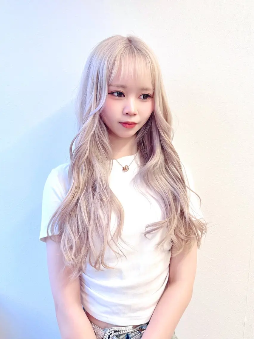 ロング カラー ヘアカラー KAEDE/Elsa /ブリーチカラーのヘアスタイル
