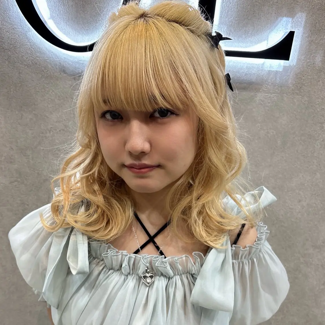 セミロング カラー 抜きっぱなしブロンド ブロンド 村瀬 美来のヘアスタイル