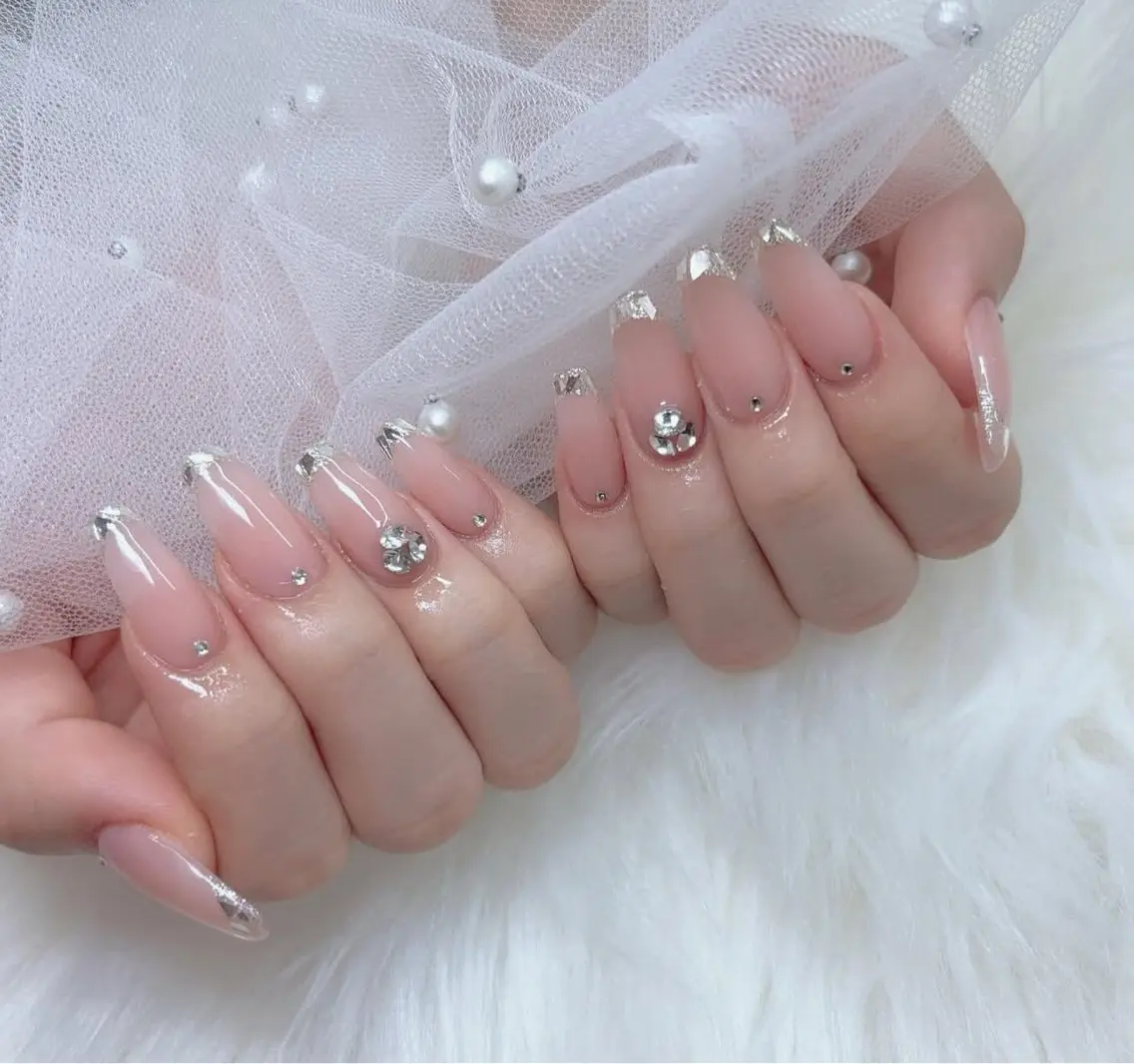 ネイル アートネイル グラデーション キラキラネイル ニュアンスネイル オフィスネイル ハンドネイル Amee Nail Salonのネイルデザイン