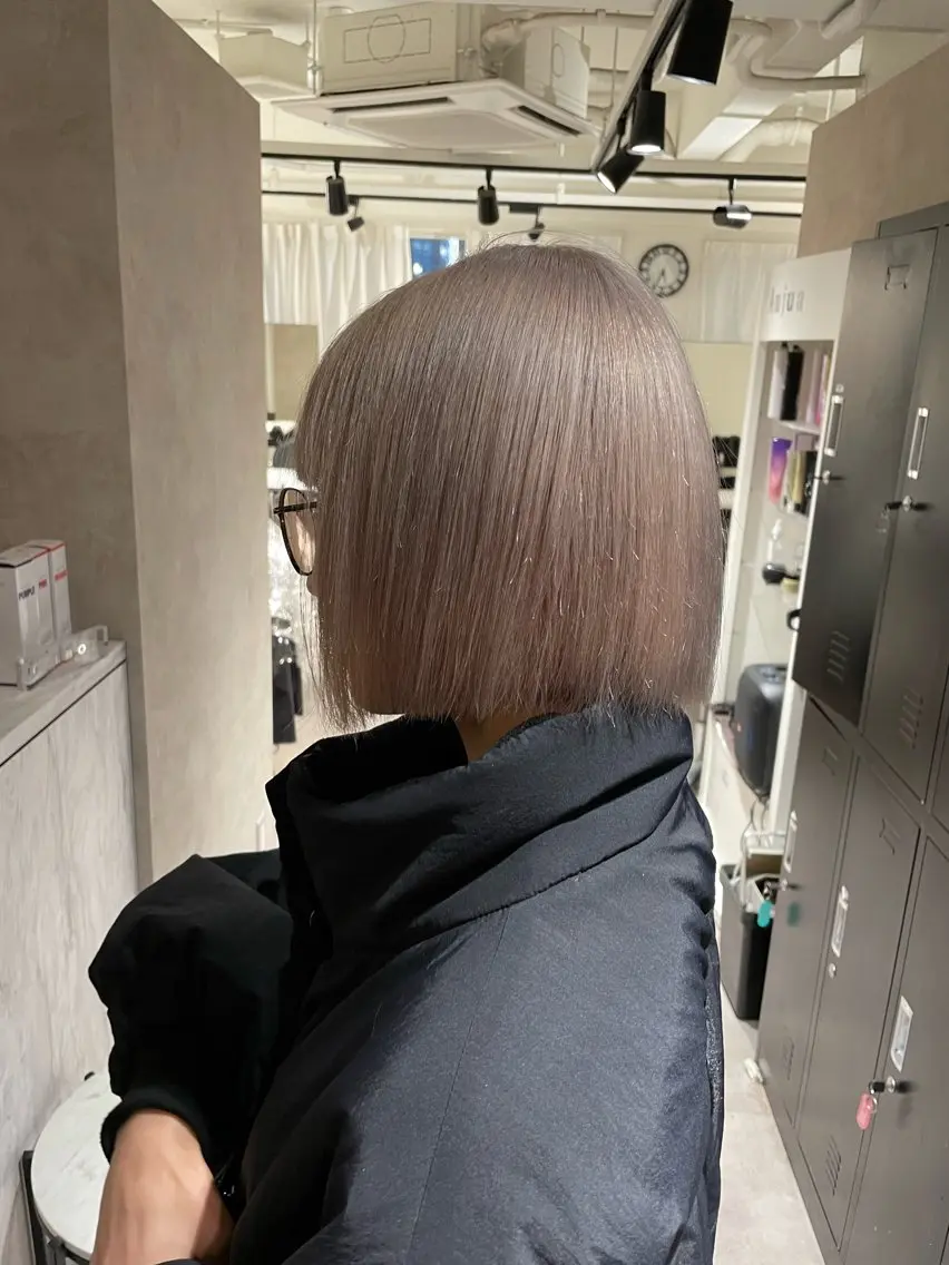 ミディアム カラー ベージュカラー ホワイトベージュ 韓国風ヘア タッセルカット ヘアカラー 🇰🇷ハイトーン× 韓国レイヤー레이어드のヘアスタイル