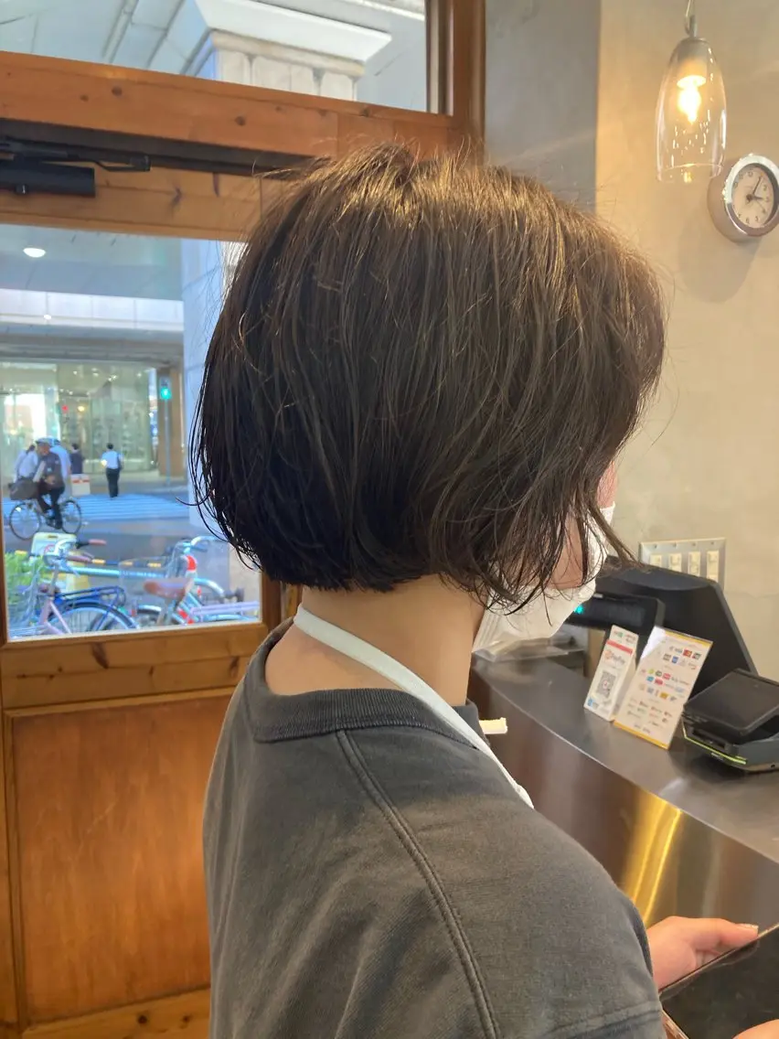 ショート カラー 金子 歩実のヘアスタイル